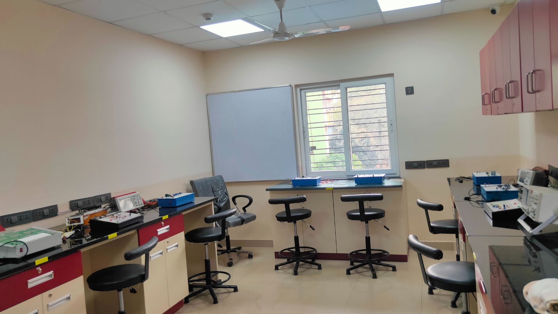 laboratory – Electronics (2)