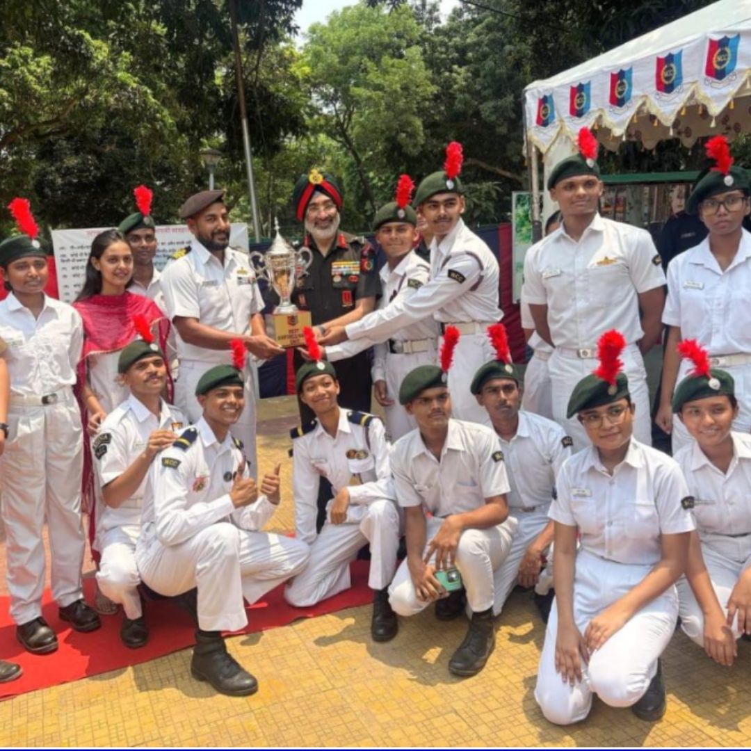 Kolkata Hindi News covered the honouring of NCC Cadet Aditya Raj from Bhawanipur College.